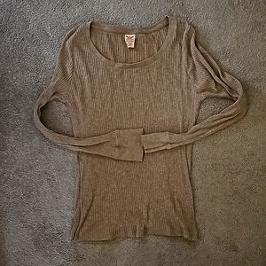 Woman's long sleeve shirt
